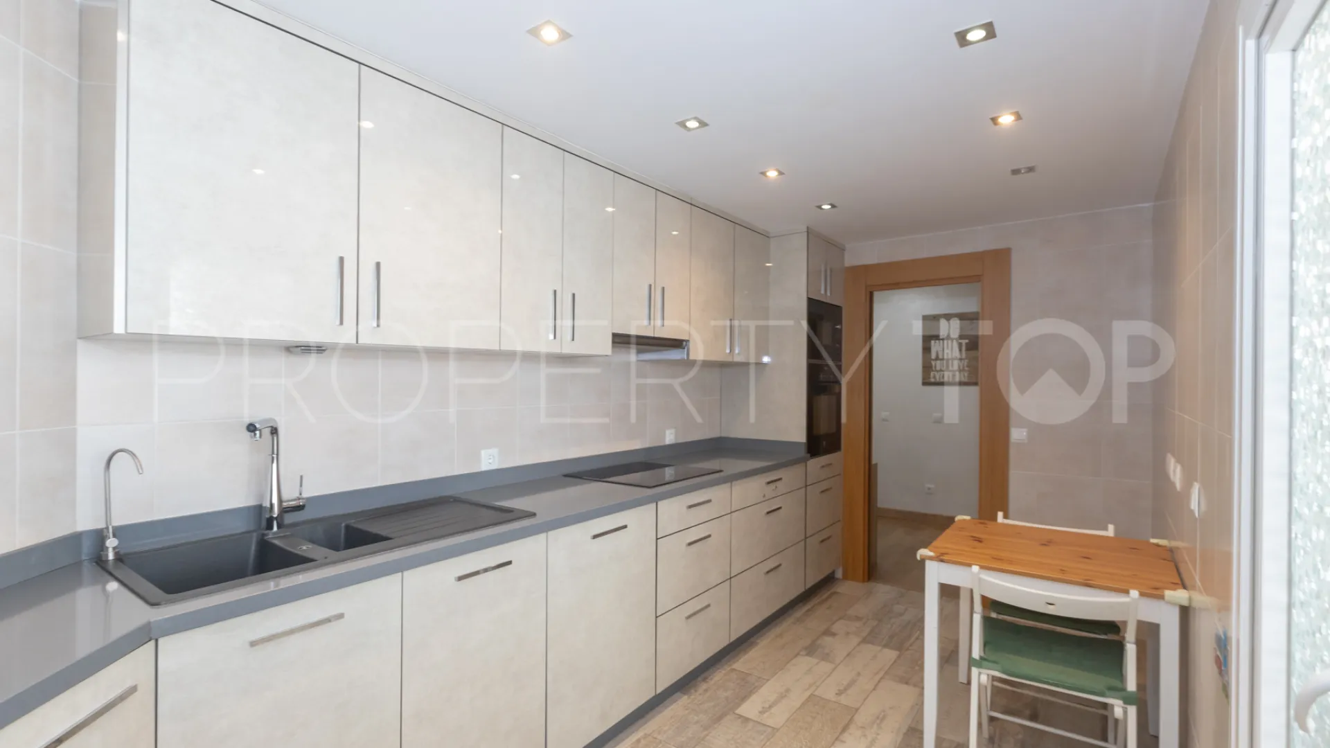 3 bedrooms flat for sale in Nueva Andalucia