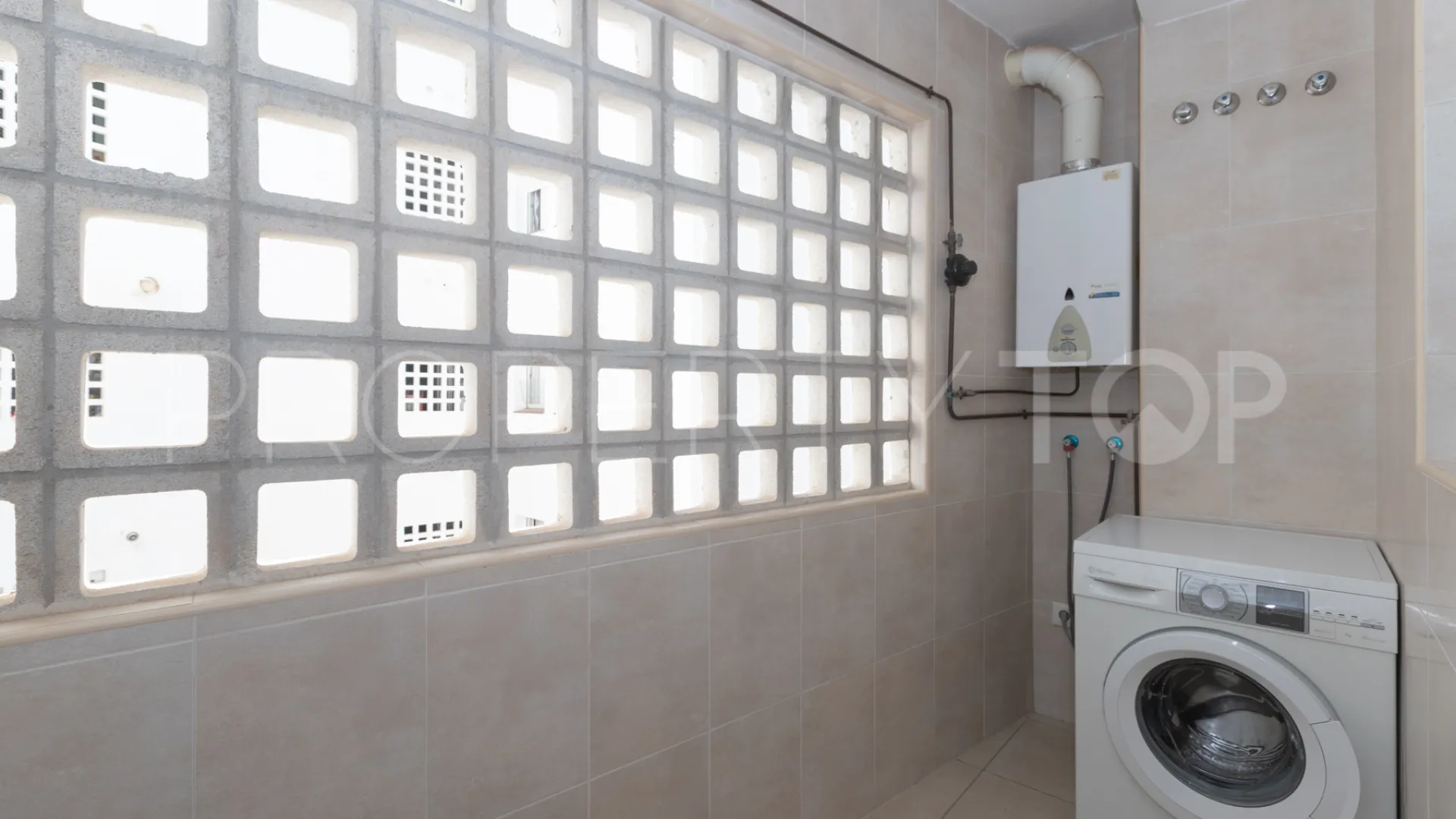 3 bedrooms flat for sale in Nueva Andalucia