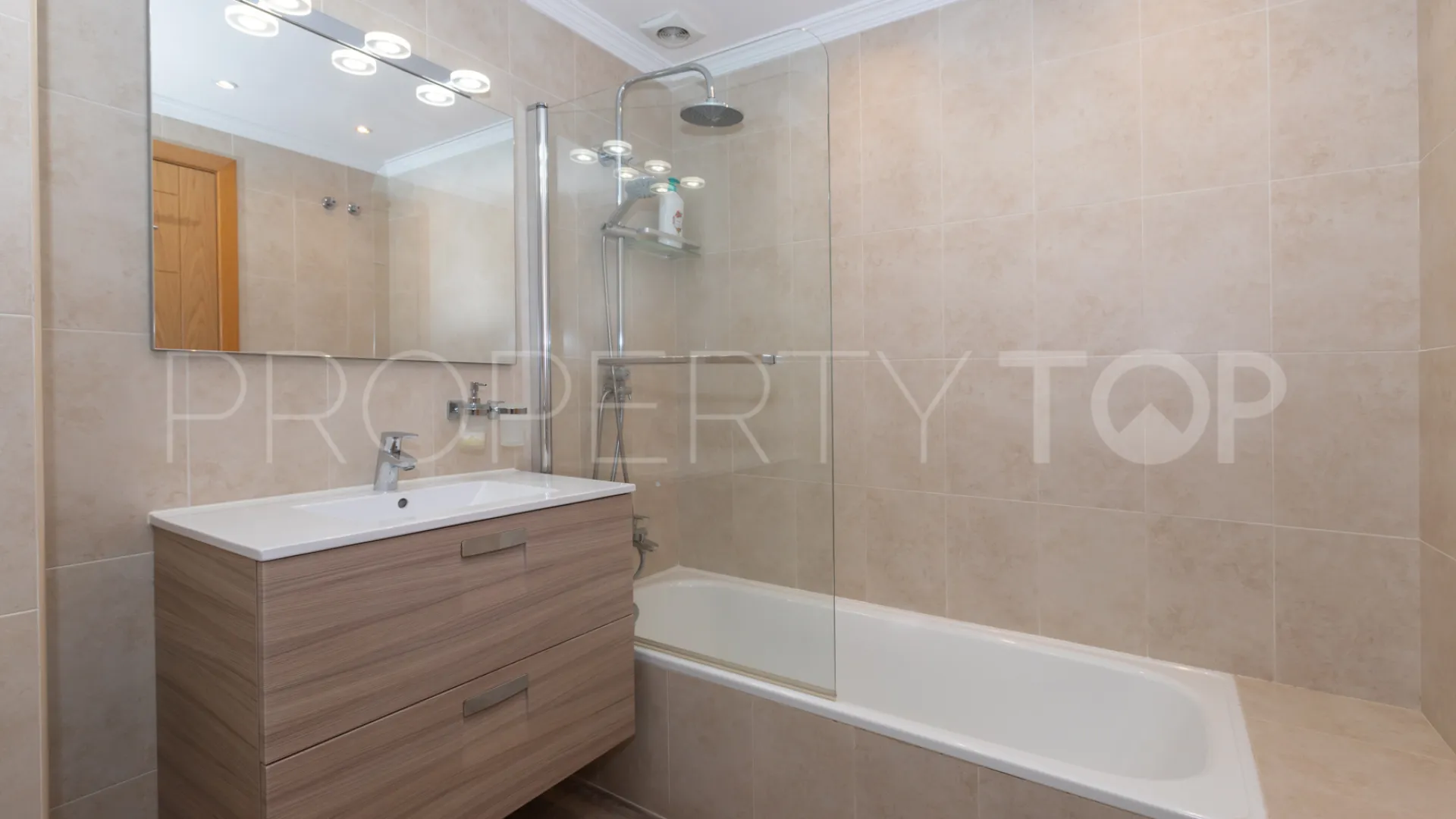 3 bedrooms flat for sale in Nueva Andalucia