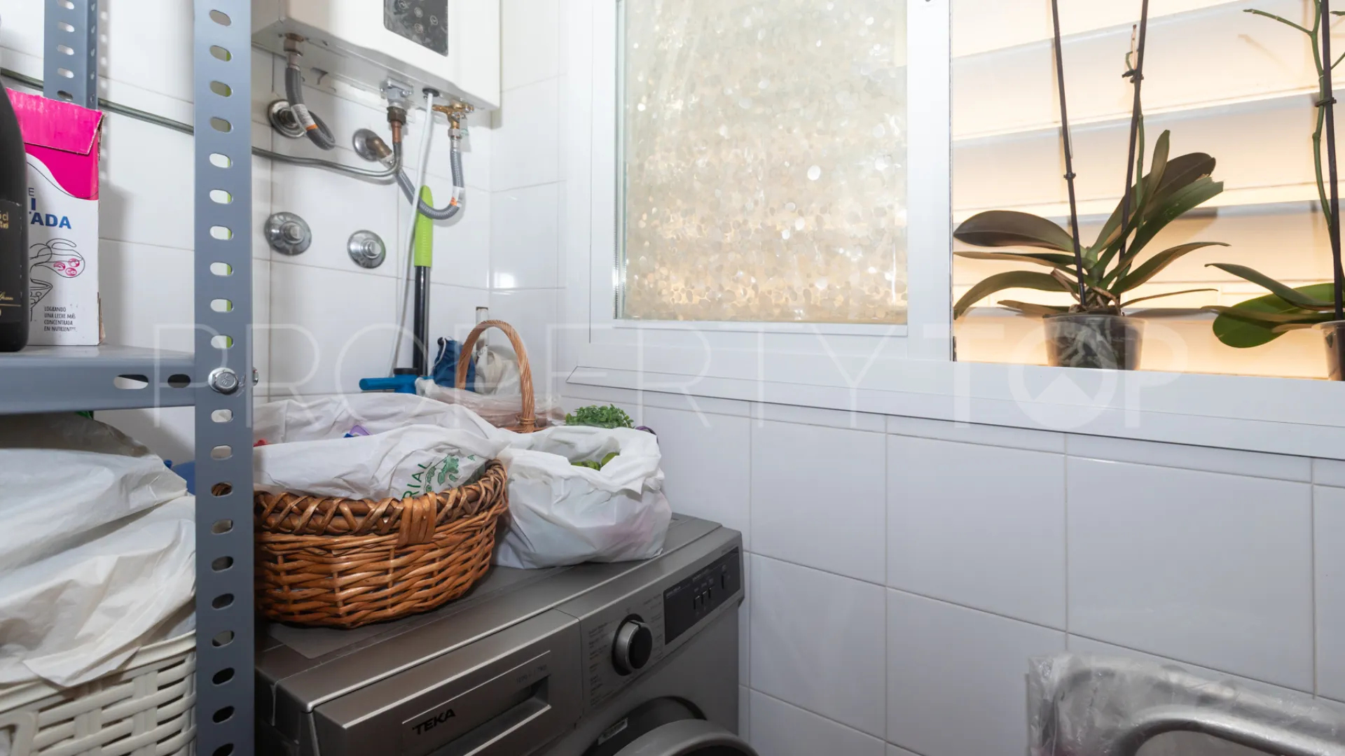 Buy ground floor apartment with 3 bedrooms in Estepona Centre