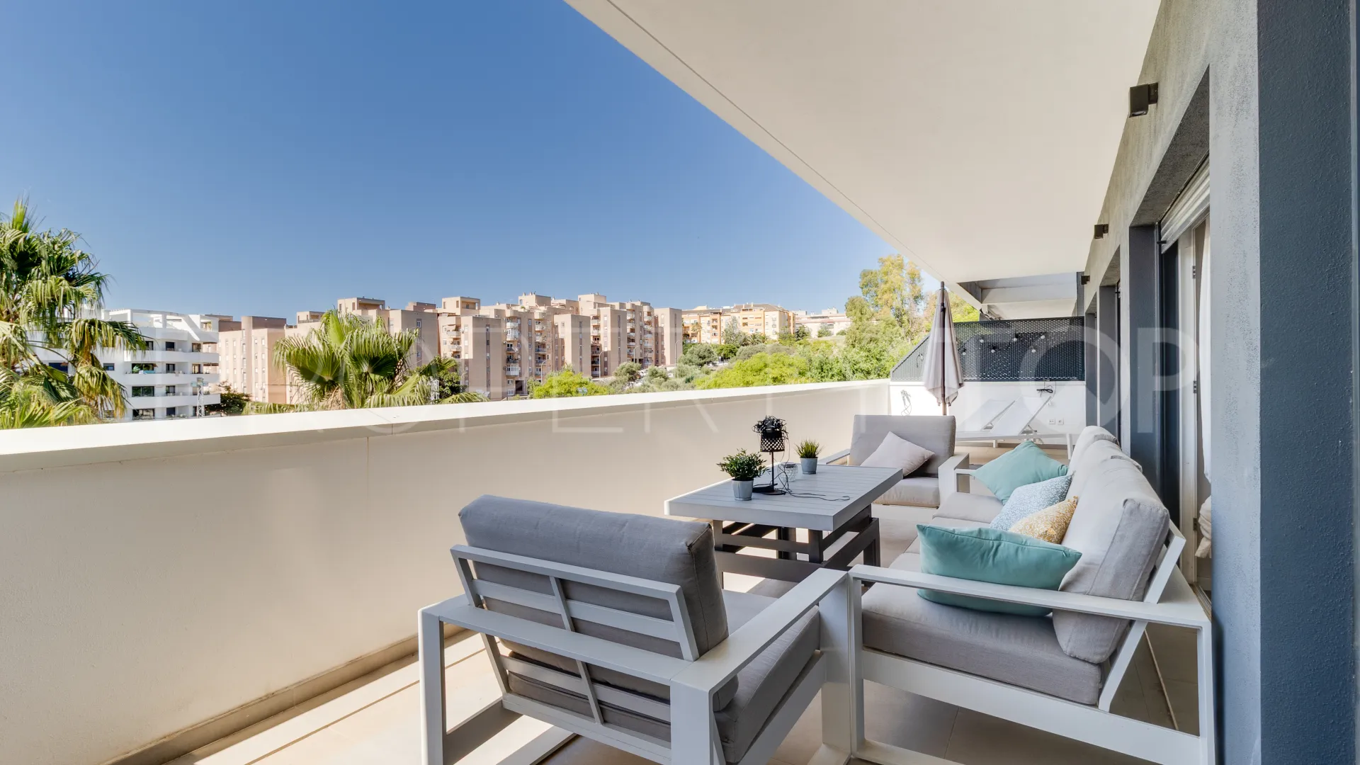 Piso a la venta en Avda de Andalucia - Sierra de Estepona con 3 dormitorios