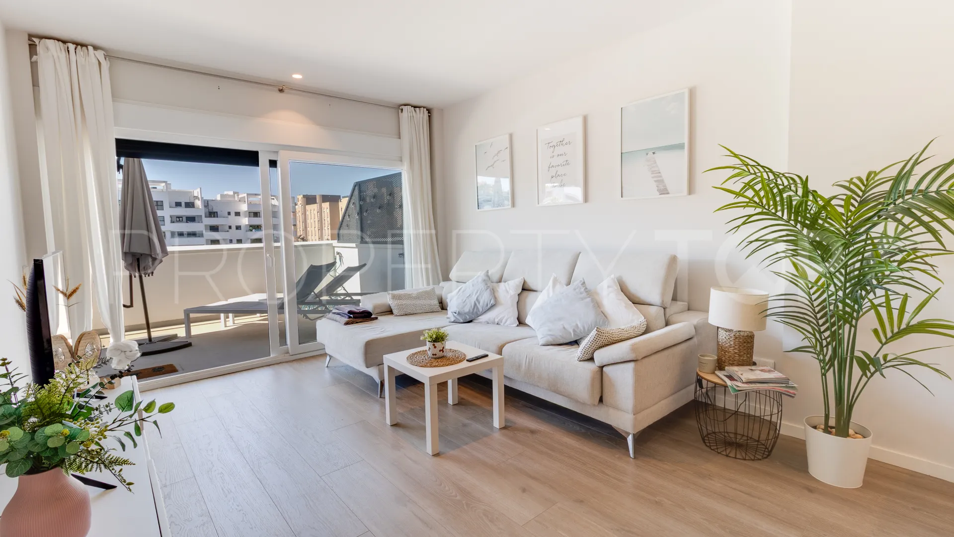 Piso a la venta en Avda de Andalucia - Sierra de Estepona con 3 dormitorios