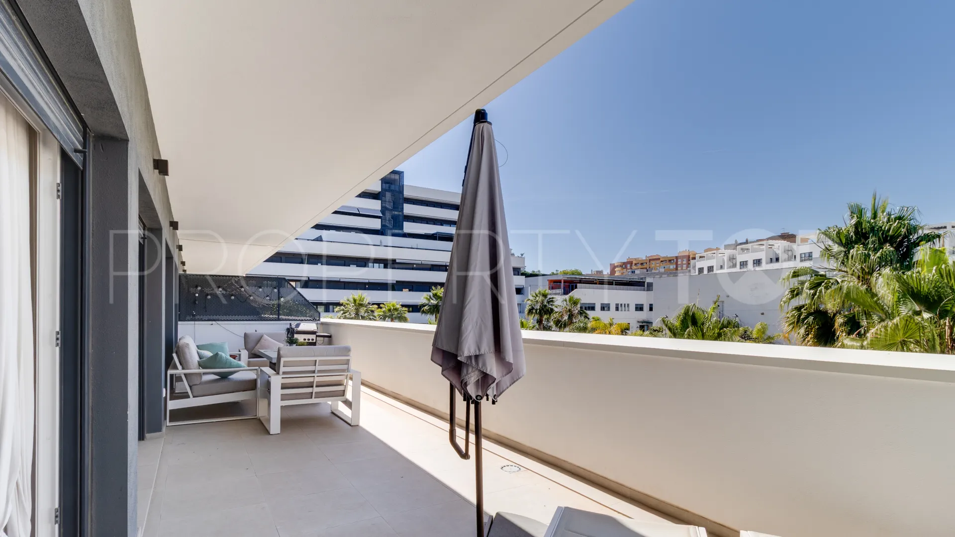 Piso a la venta en Avda de Andalucia - Sierra de Estepona con 3 dormitorios