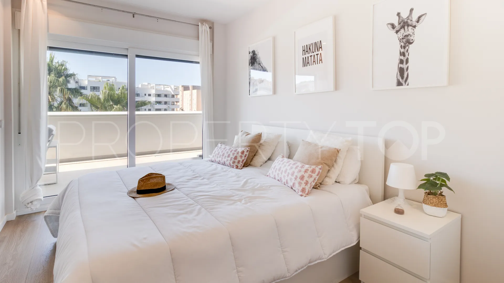 Piso a la venta en Avda de Andalucia - Sierra de Estepona con 3 dormitorios