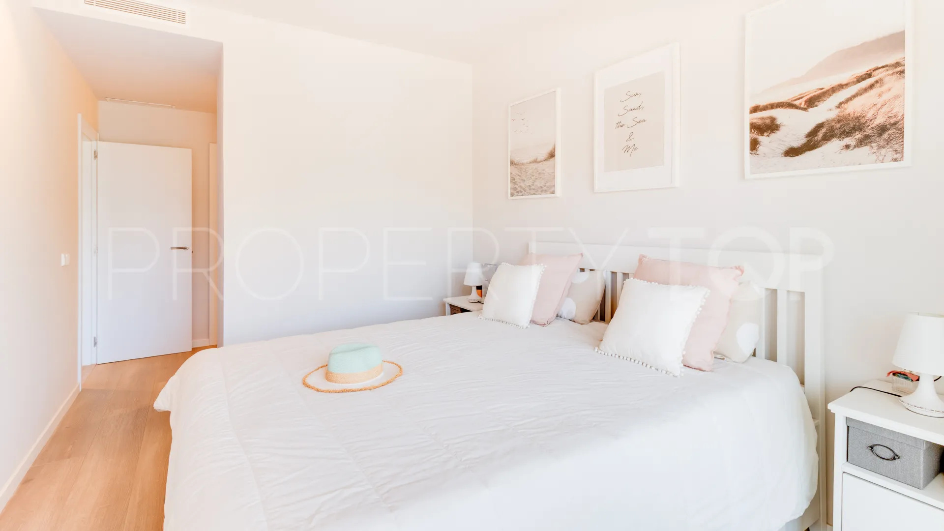 Piso a la venta en Avda de Andalucia - Sierra de Estepona con 3 dormitorios