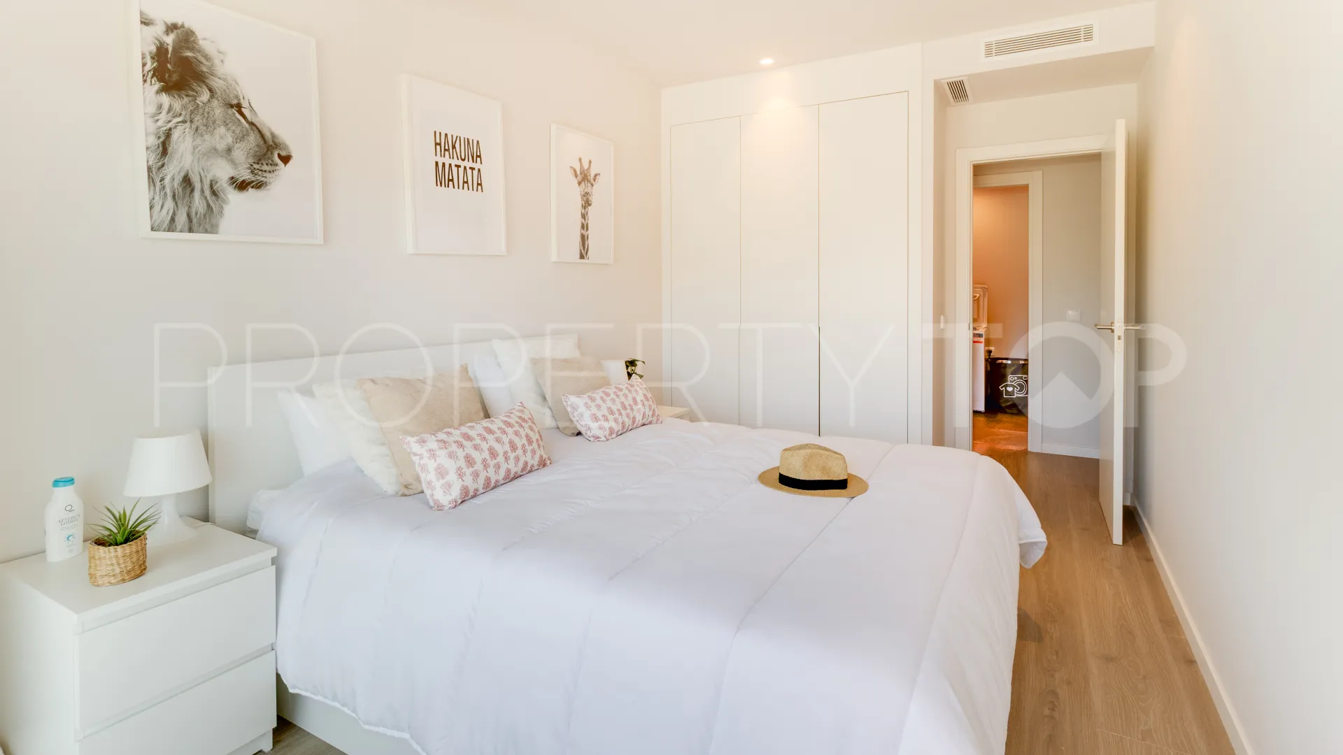 Piso a la venta en Avda de Andalucia - Sierra de Estepona con 3 dormitorios