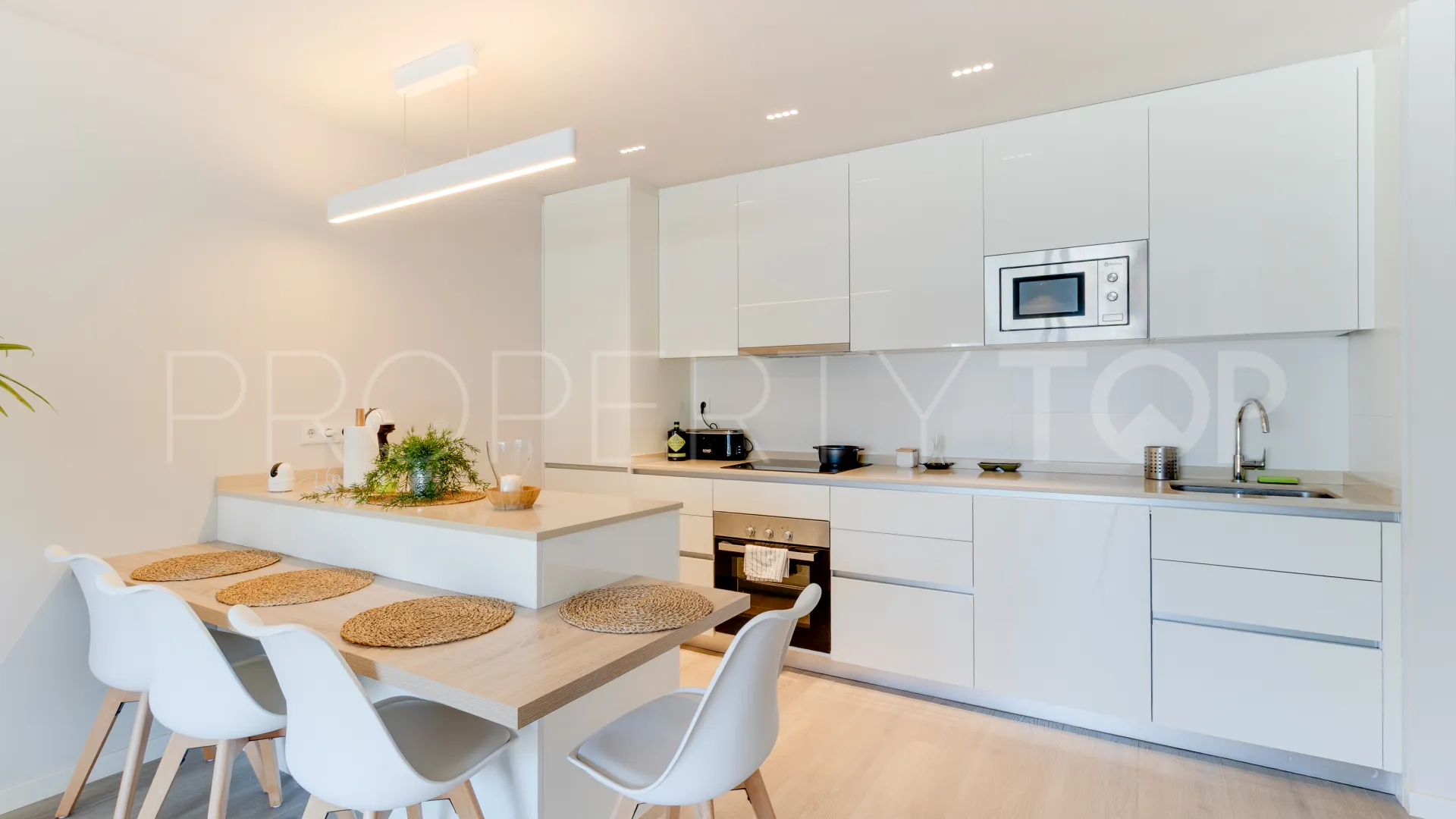 Piso a la venta en Avda de Andalucia - Sierra de Estepona con 3 dormitorios