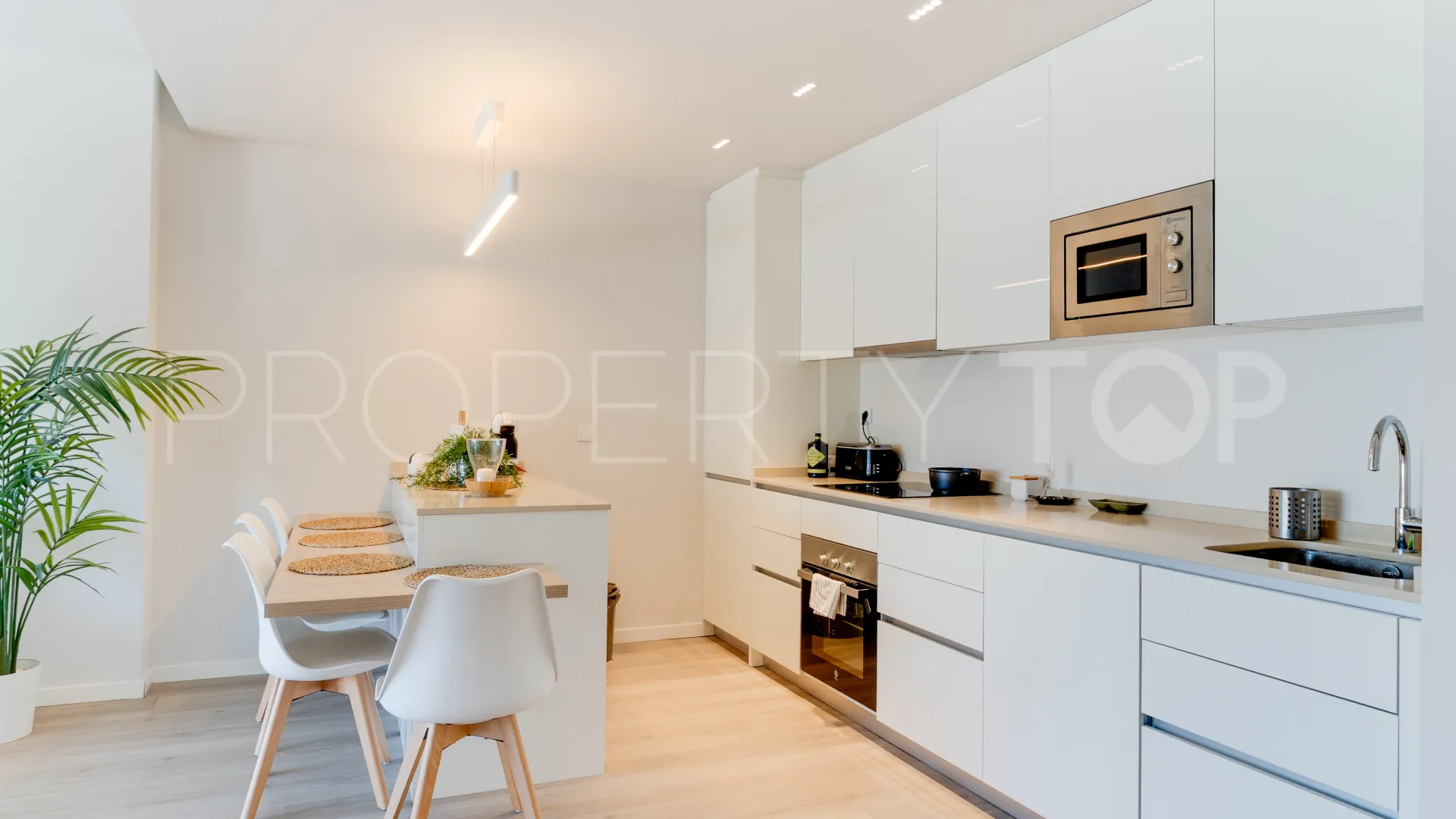 Piso a la venta en Avda de Andalucia - Sierra de Estepona con 3 dormitorios