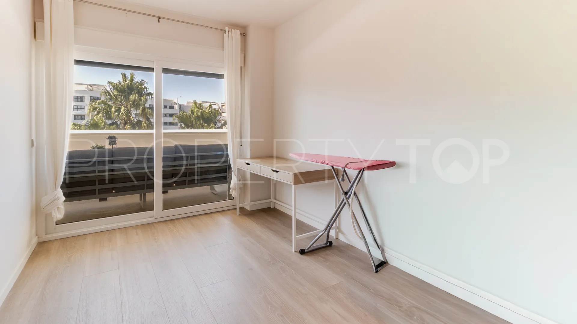 Piso a la venta en Avda de Andalucia - Sierra de Estepona con 3 dormitorios