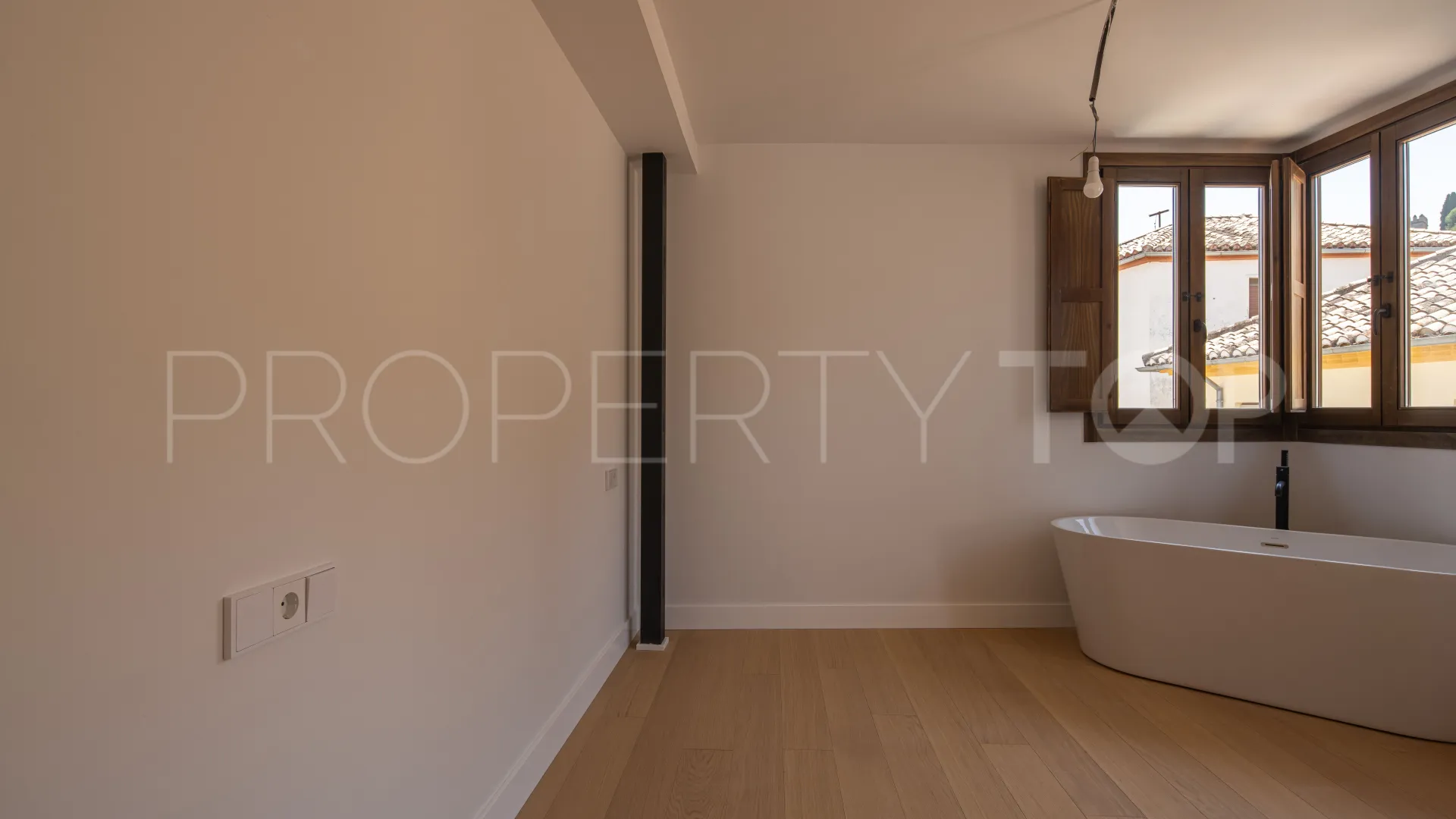 For sale triplex with 3 bedrooms in Albaicín