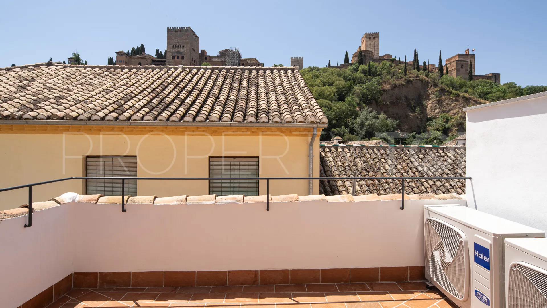 For sale triplex with 3 bedrooms in Albaicín