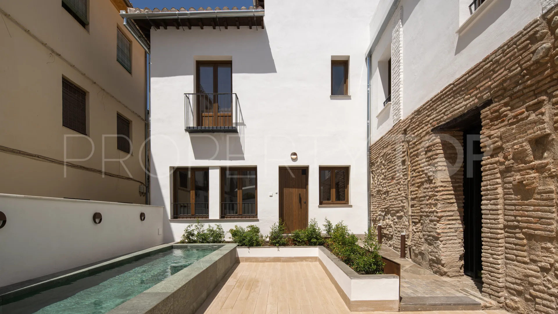 For sale triplex with 3 bedrooms in Albaicín