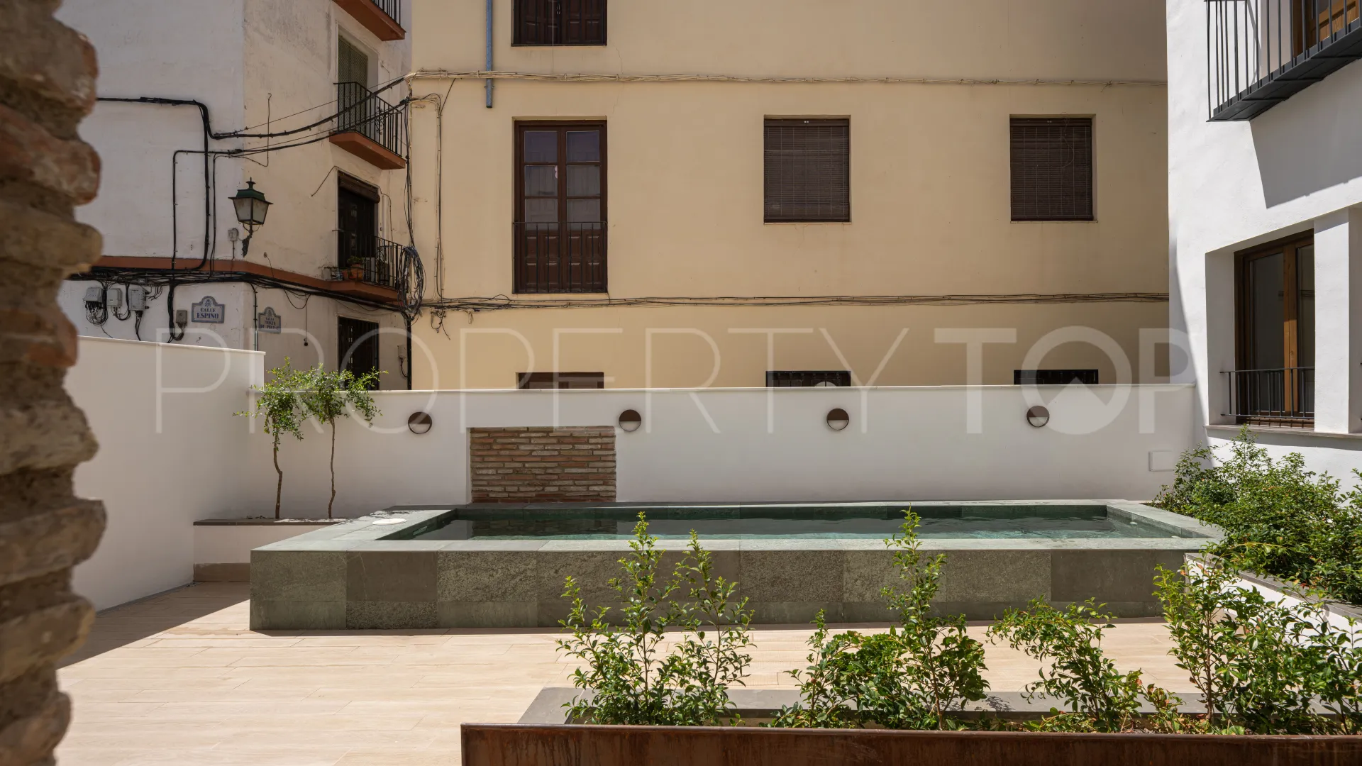 For sale triplex with 3 bedrooms in Albaicín