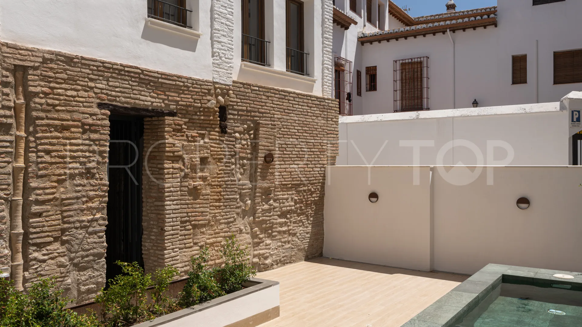 For sale triplex with 3 bedrooms in Albaicín