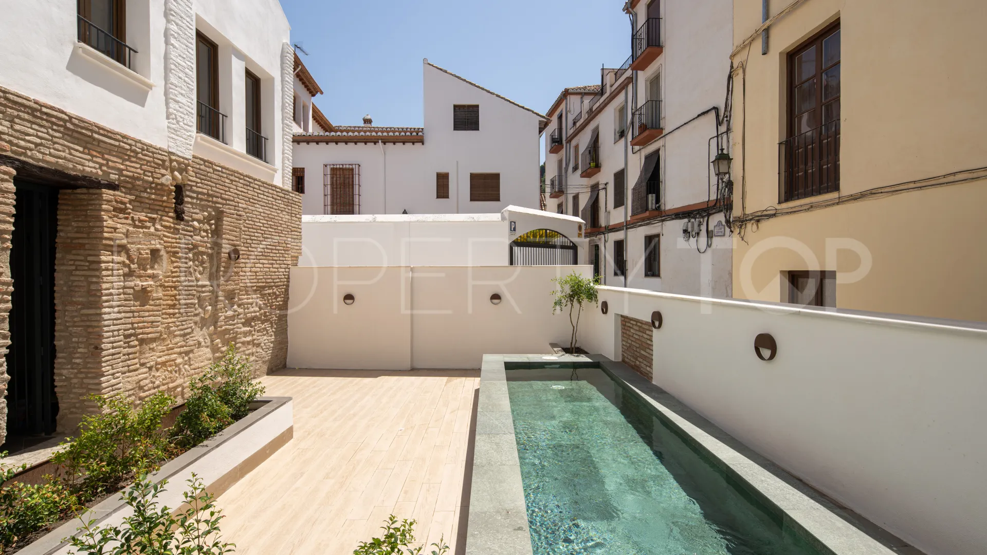 For sale triplex with 3 bedrooms in Albaicín