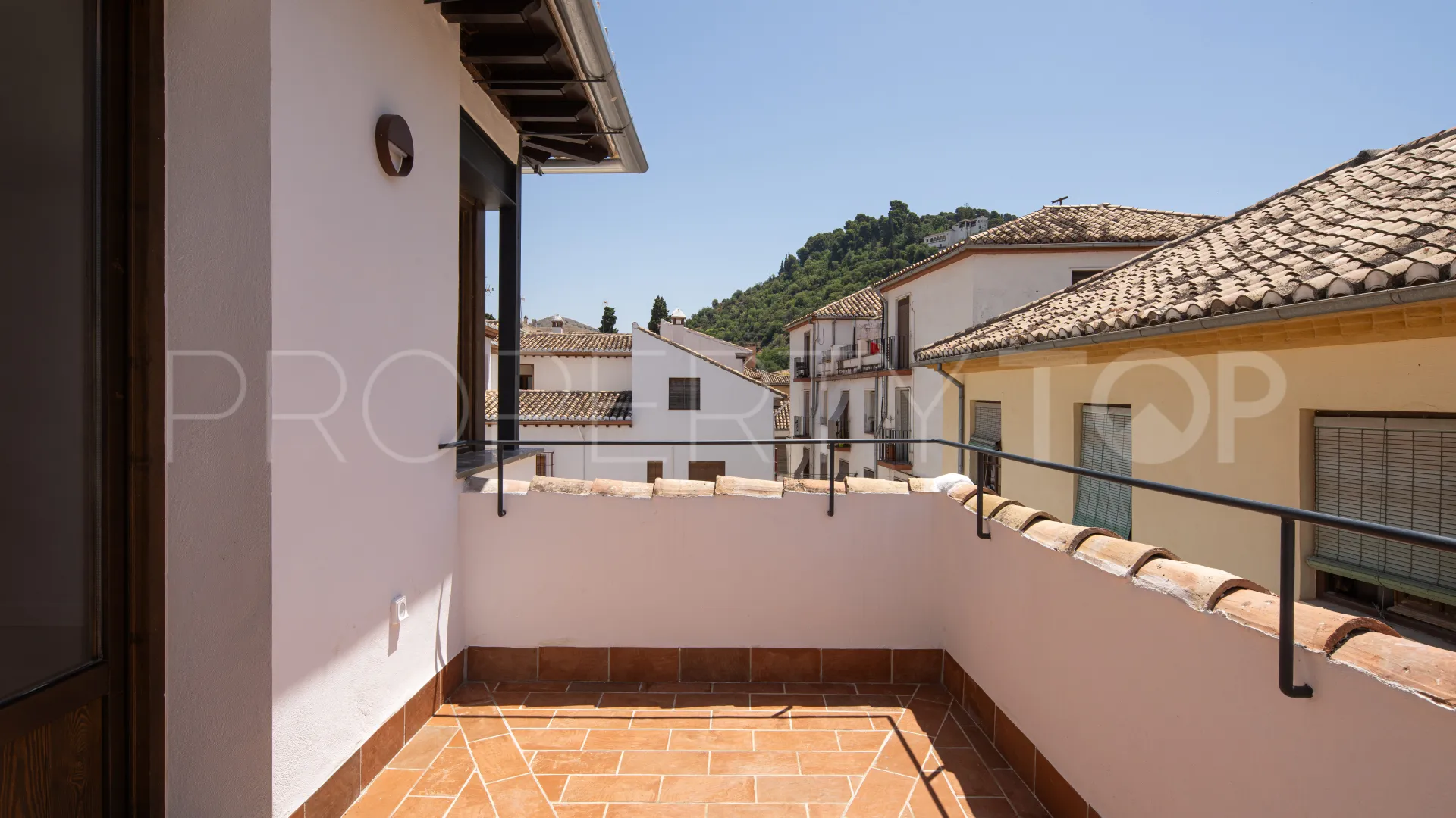 For sale triplex with 3 bedrooms in Albaicín