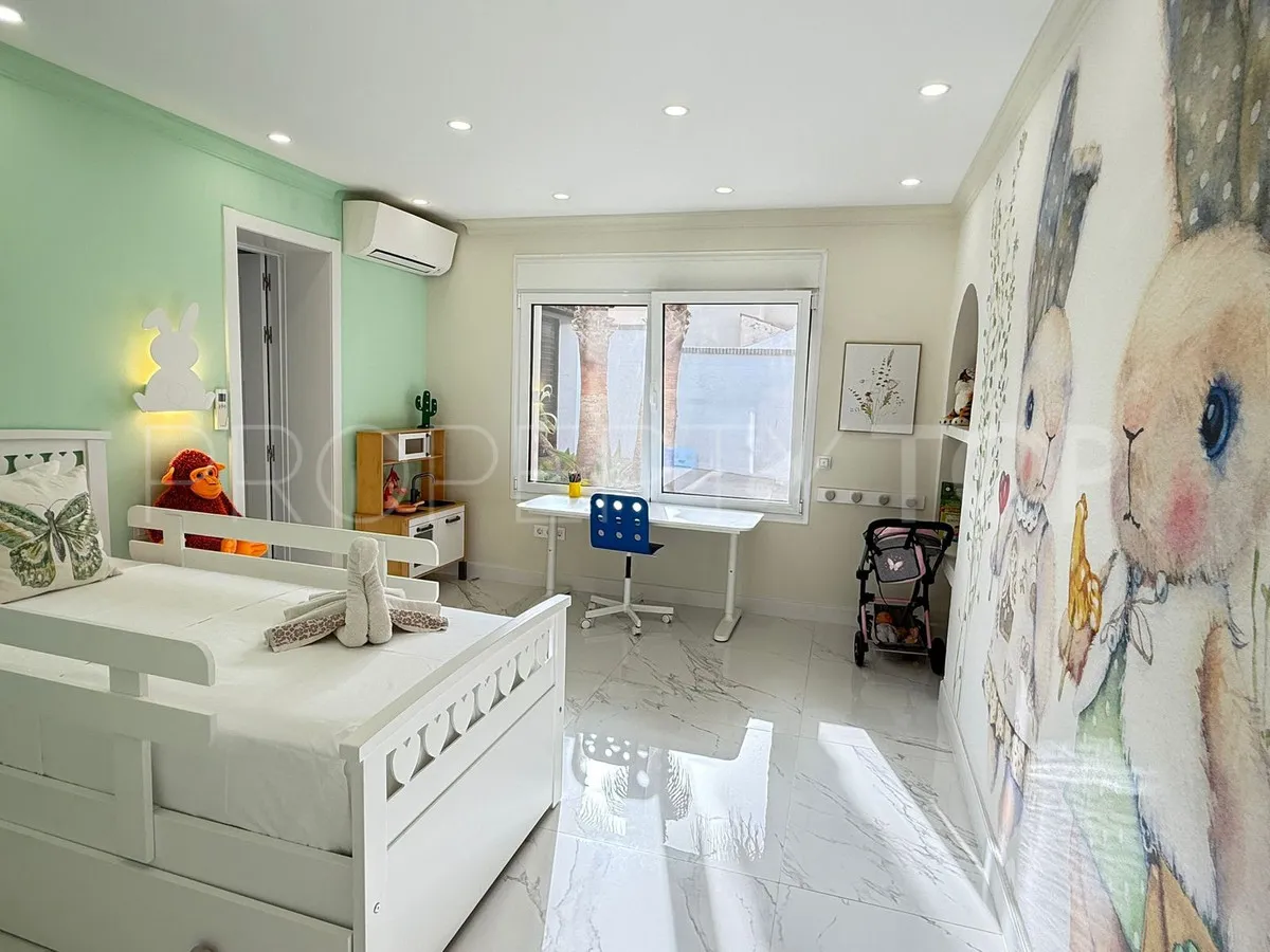 Villa for sale in Marbella City