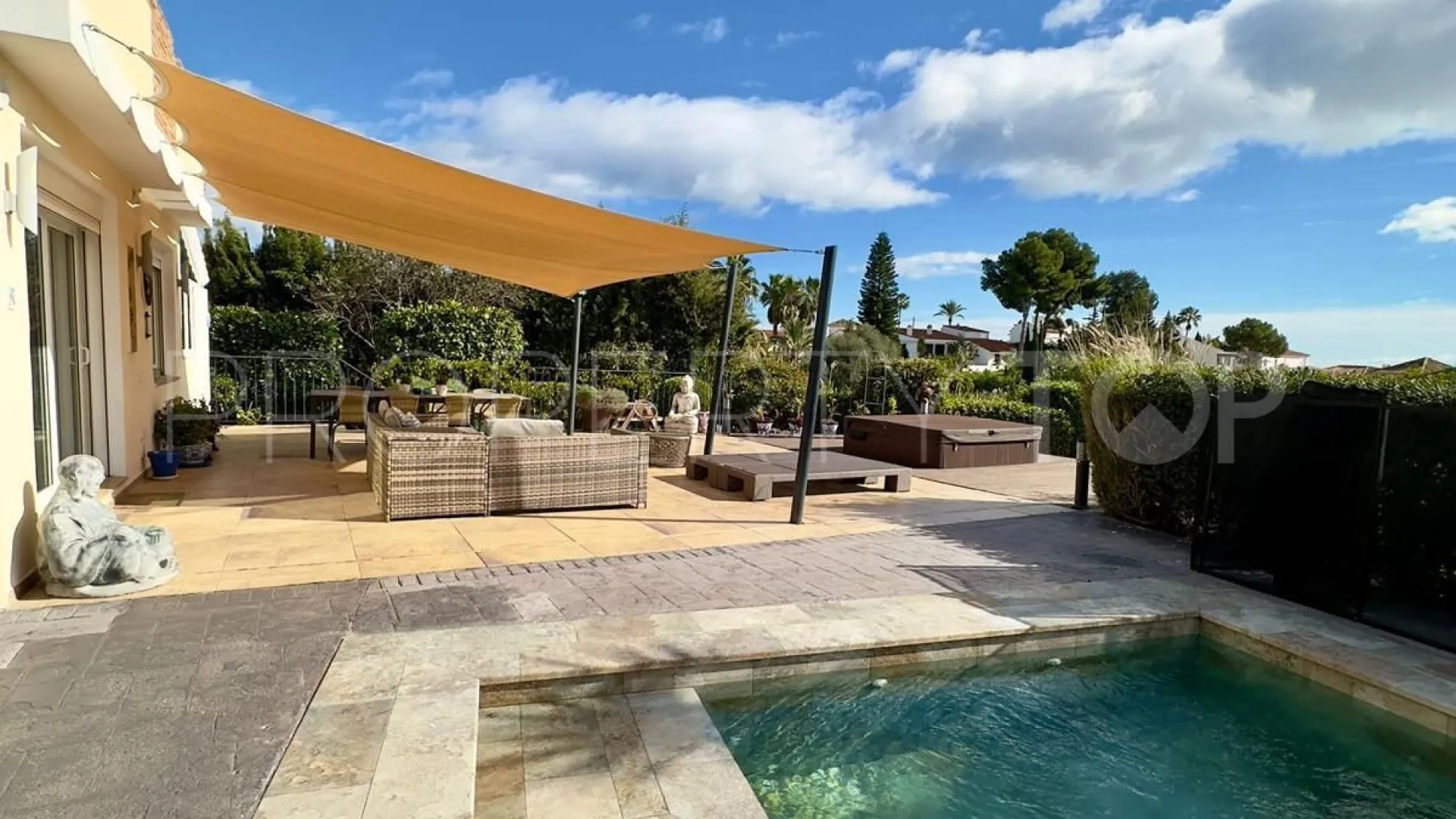 6 bedrooms villa for sale in Estepona