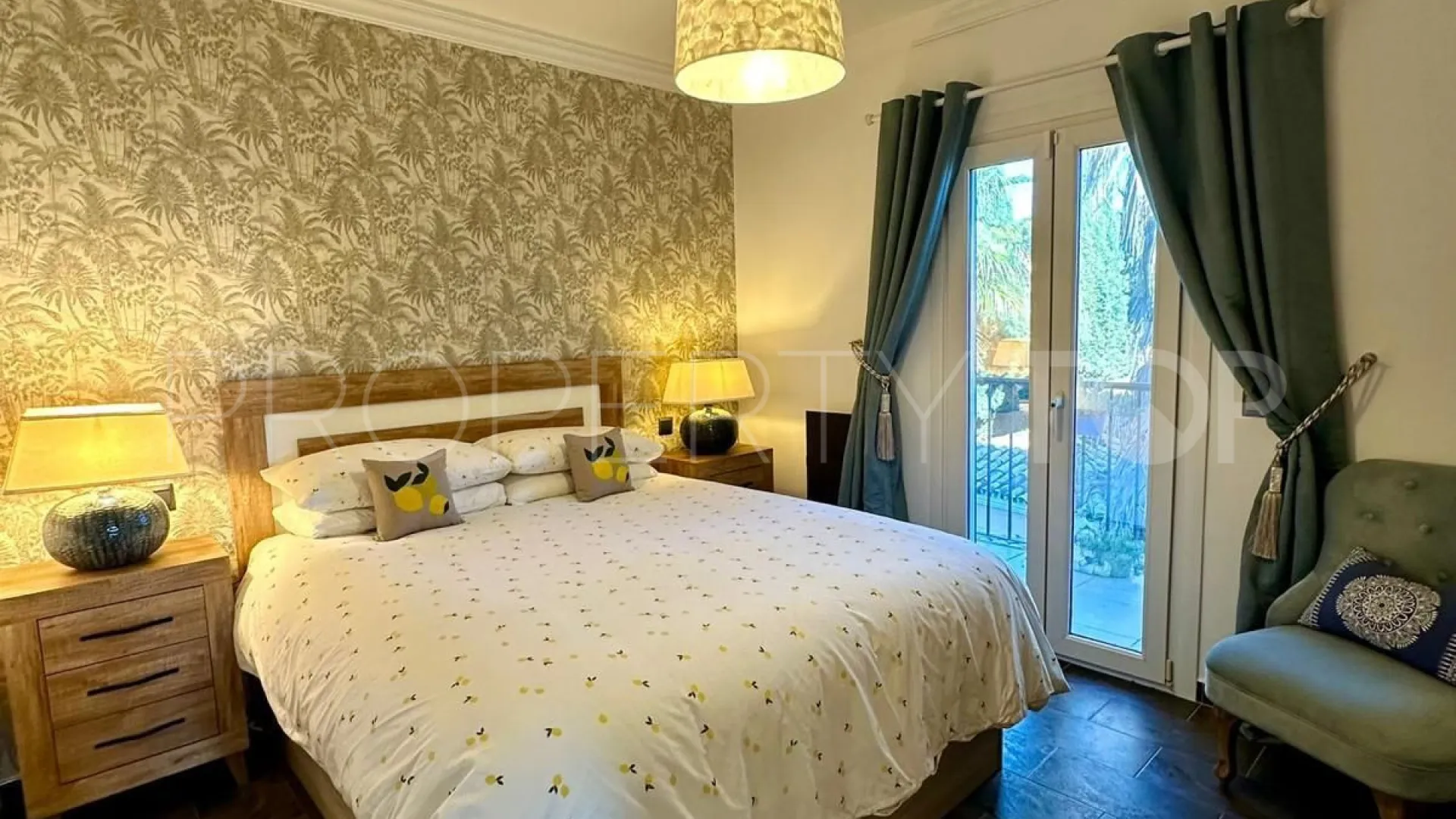 6 bedrooms villa for sale in Estepona