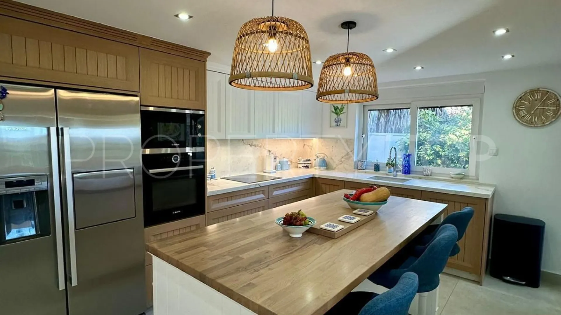 6 bedrooms villa for sale in Estepona