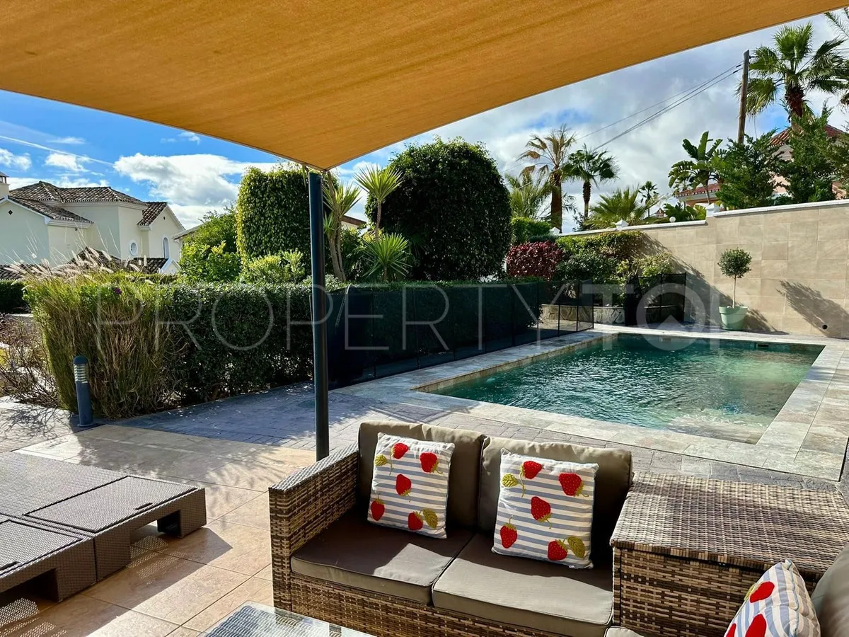 6 bedrooms villa for sale in Estepona