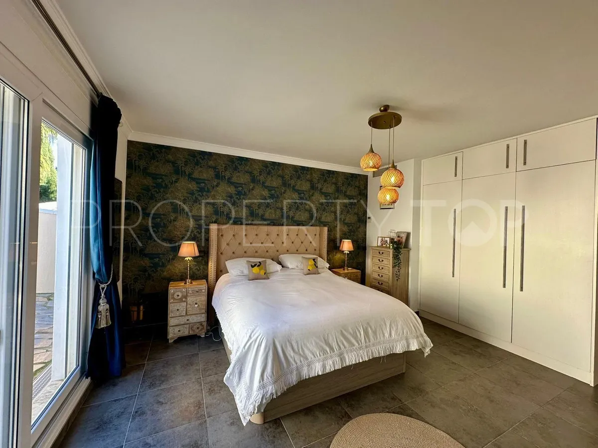 6 bedrooms villa for sale in Estepona