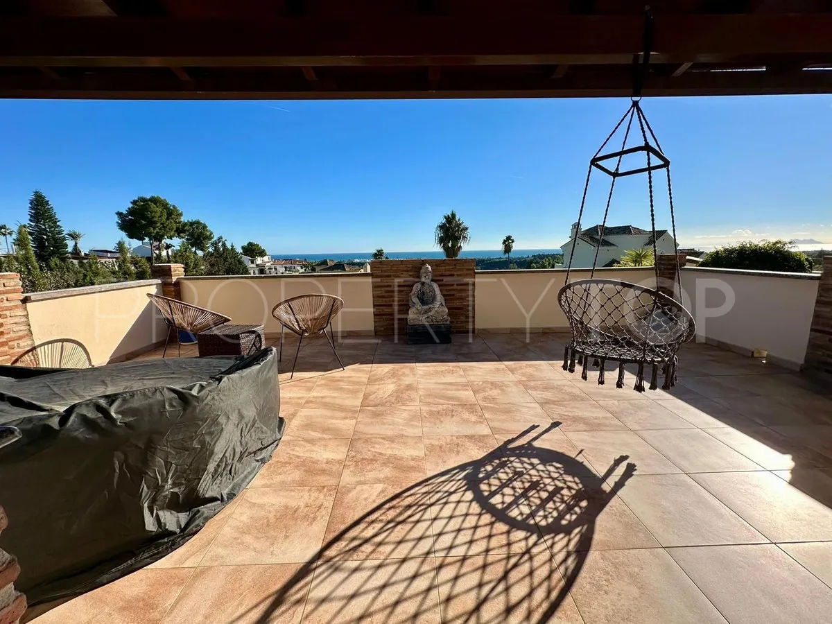 6 bedrooms villa for sale in Estepona