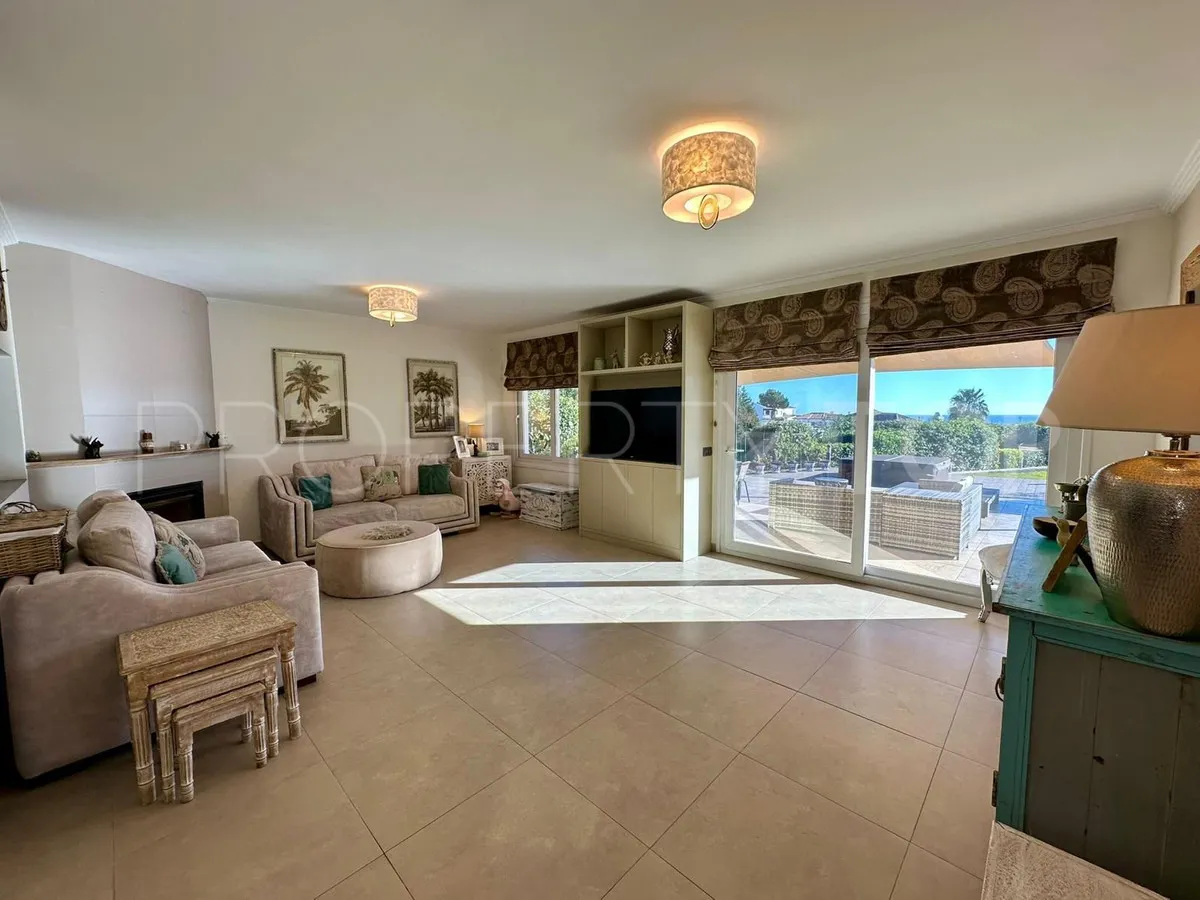 6 bedrooms villa for sale in Estepona