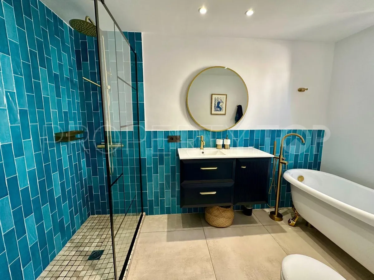 6 bedrooms villa for sale in Estepona