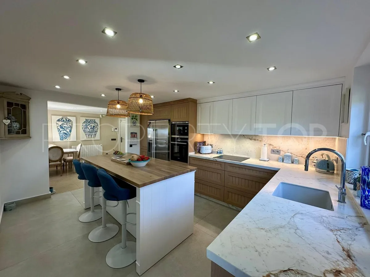 6 bedrooms villa for sale in Estepona
