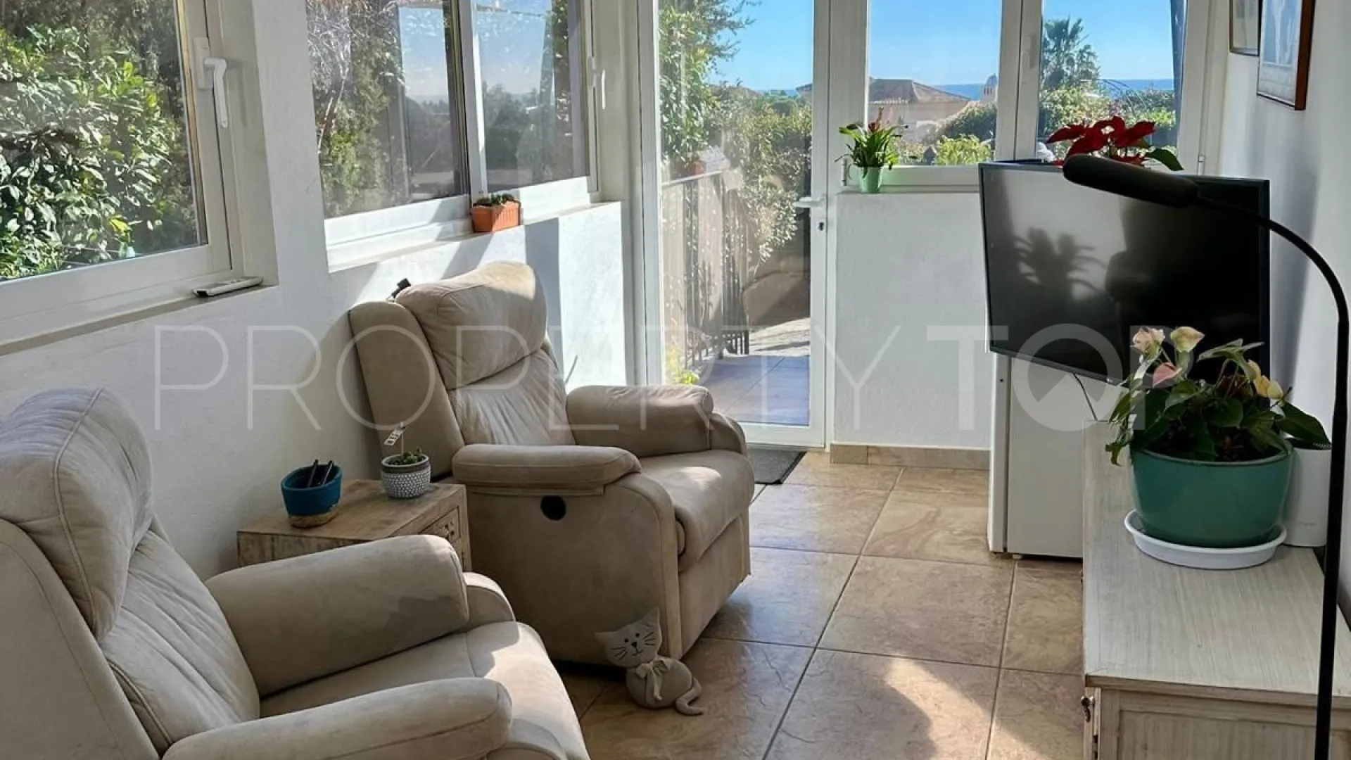 6 bedrooms villa for sale in Estepona