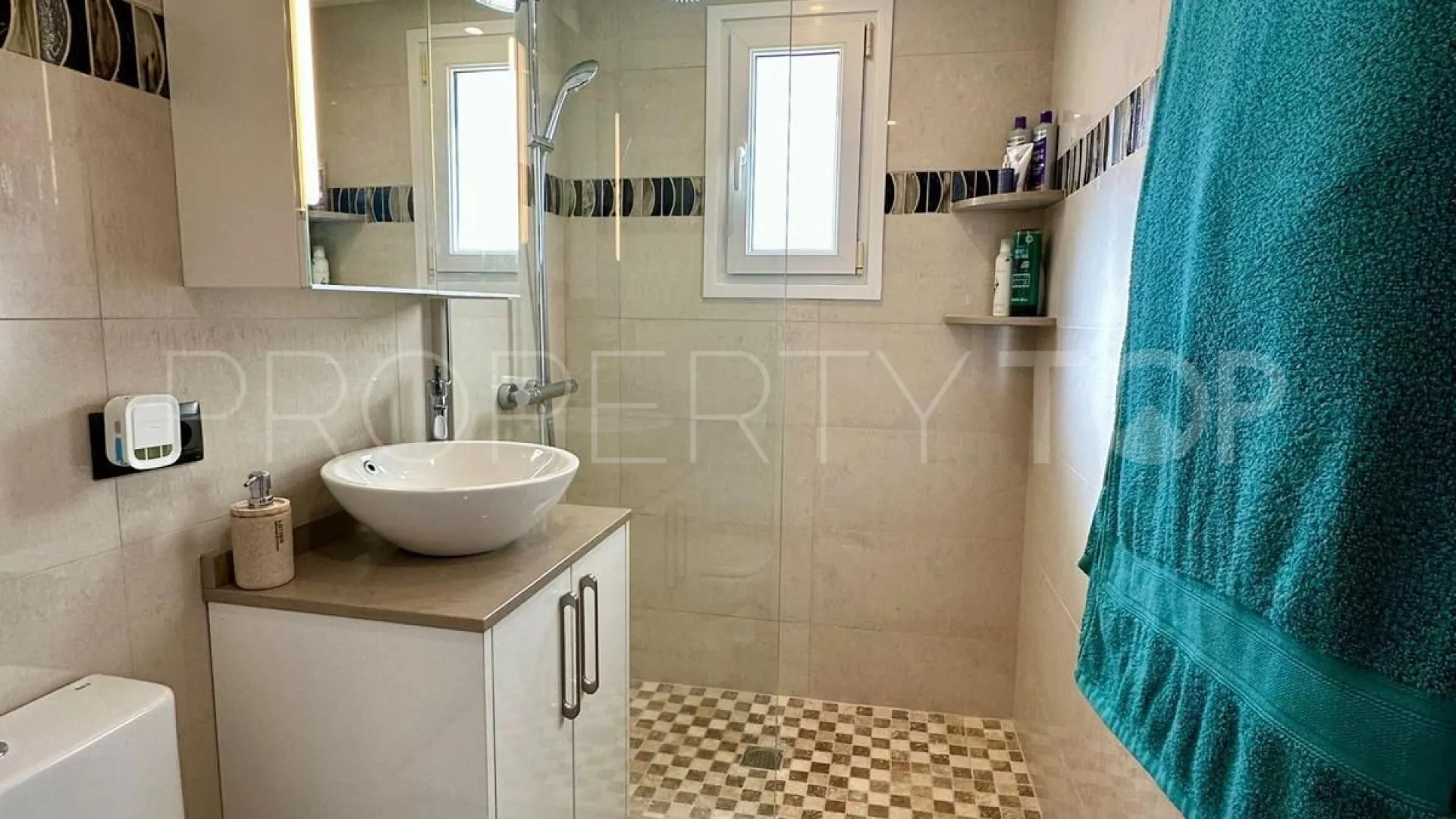 6 bedrooms villa for sale in Estepona