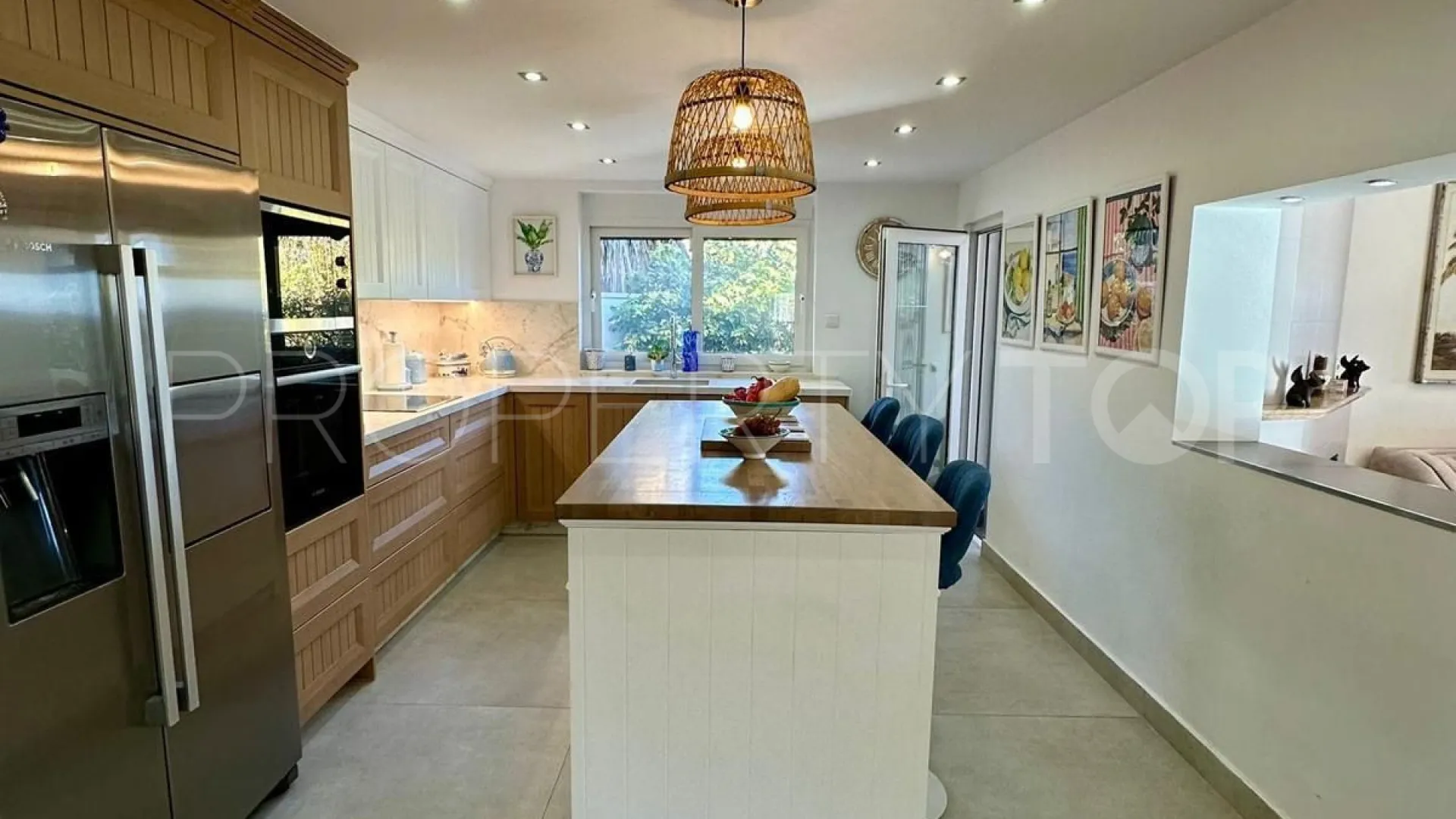 6 bedrooms villa for sale in Estepona