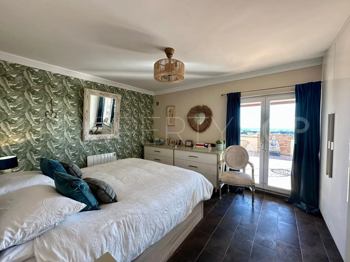 6 bedrooms villa for sale in Estepona