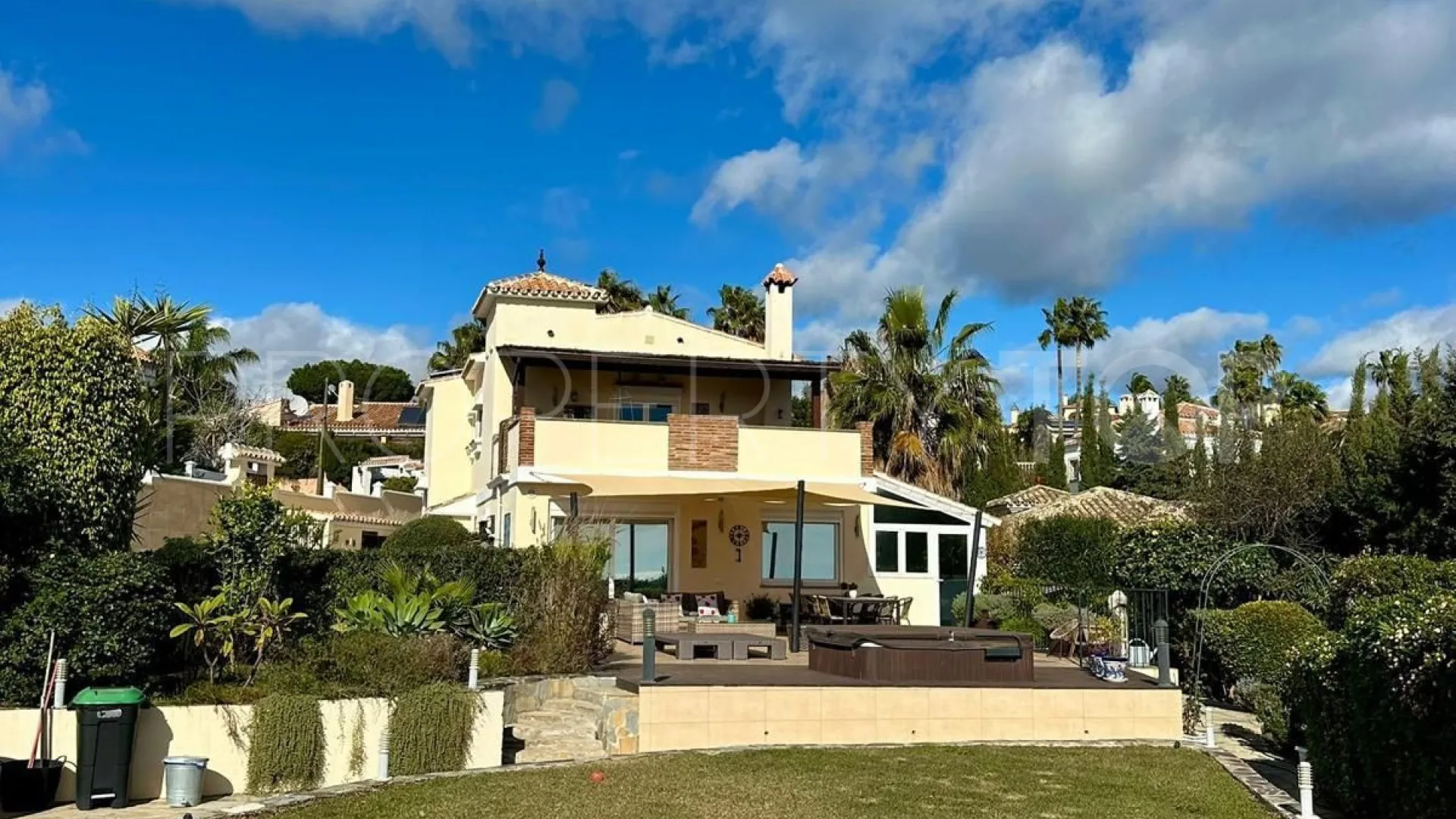 6 bedrooms villa for sale in Estepona