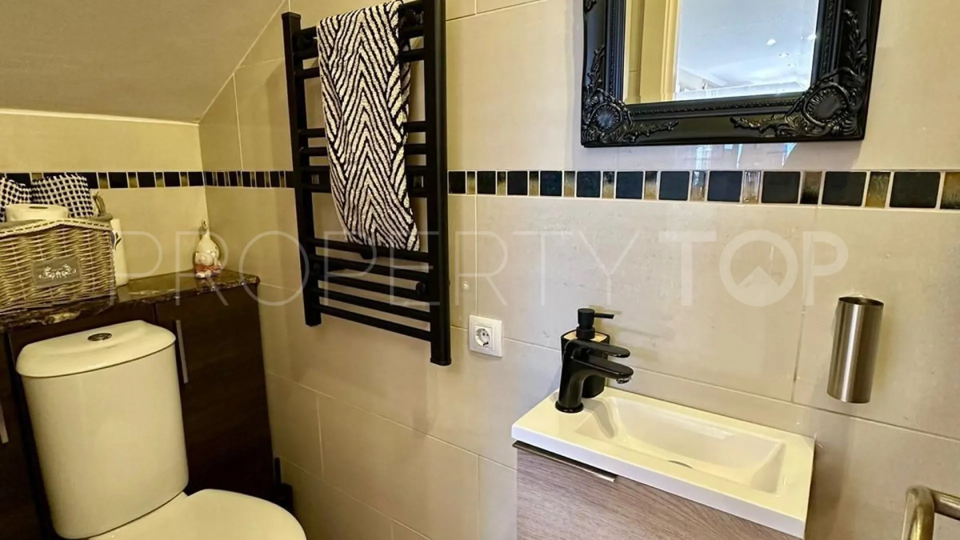 6 bedrooms villa for sale in Estepona