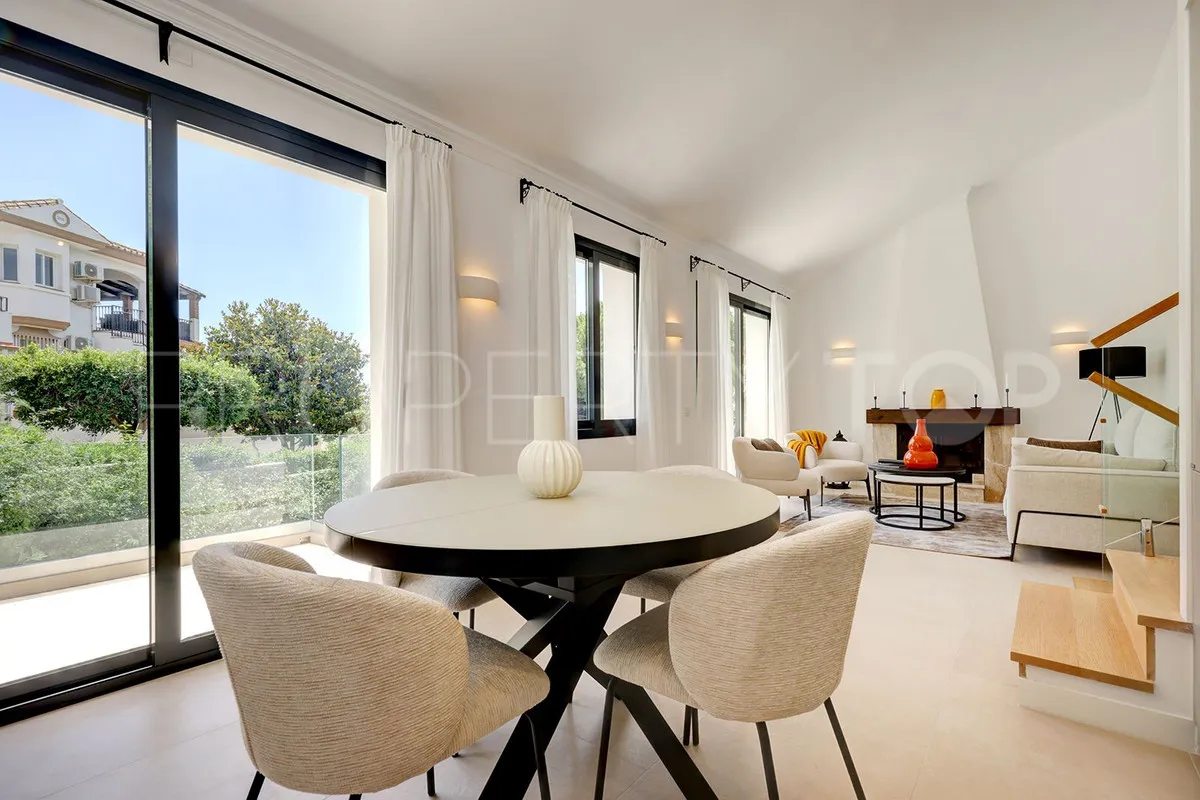 Las Chapas 4 bedrooms villa for sale