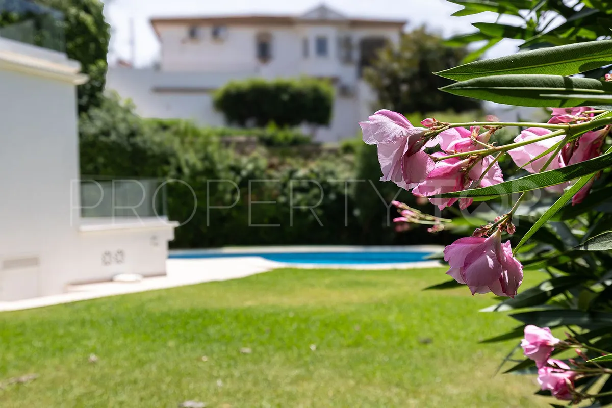 Las Chapas 4 bedrooms villa for sale