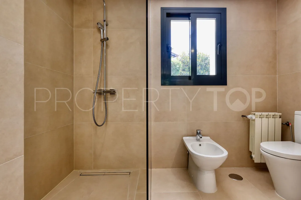 Las Chapas 4 bedrooms villa for sale