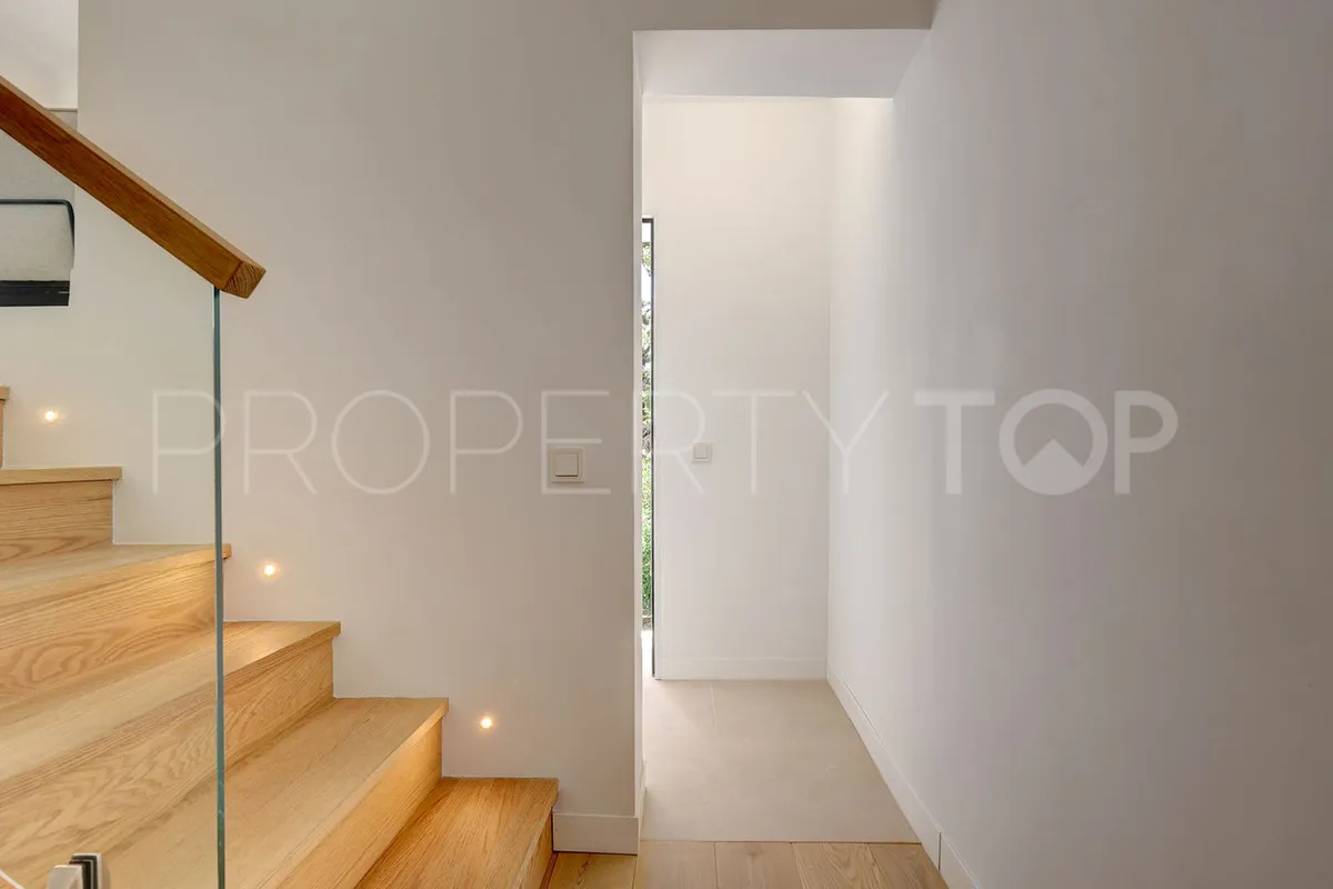 Las Chapas 4 bedrooms villa for sale