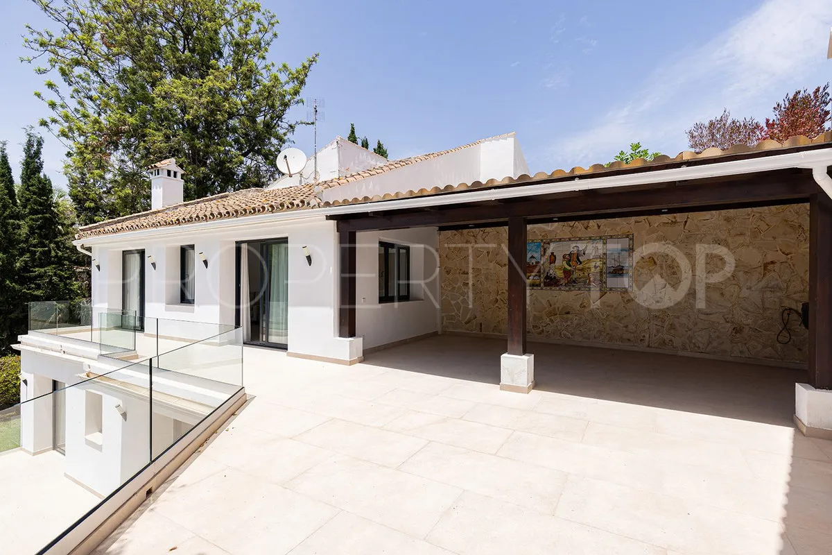 Las Chapas 4 bedrooms villa for sale