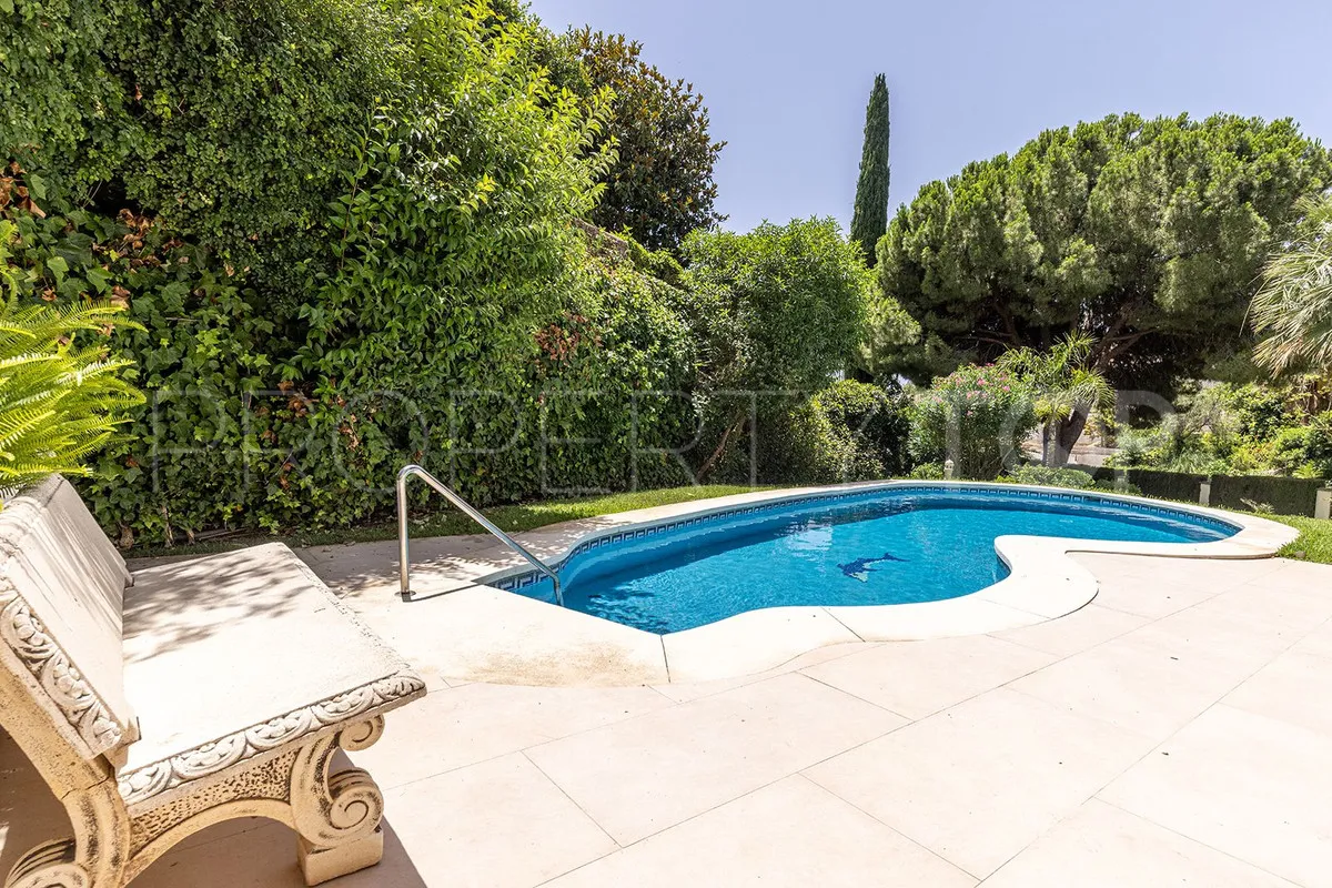 Las Chapas 4 bedrooms villa for sale