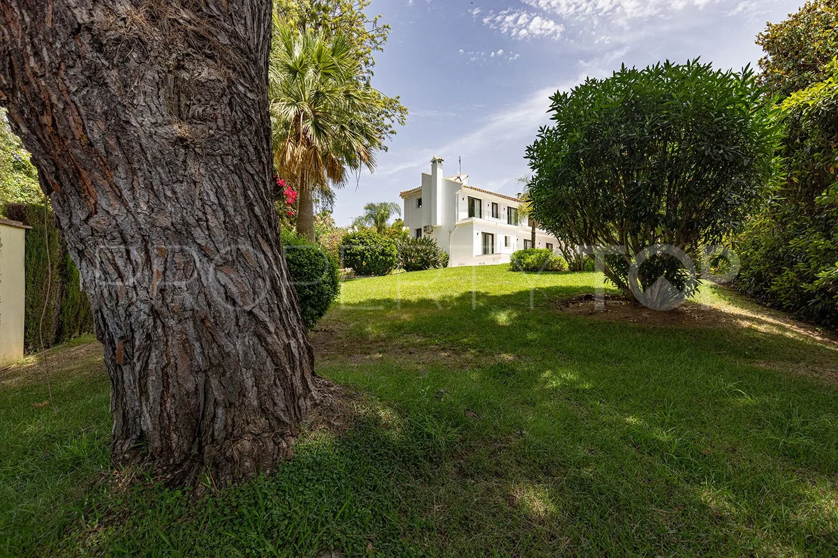Las Chapas 4 bedrooms villa for sale