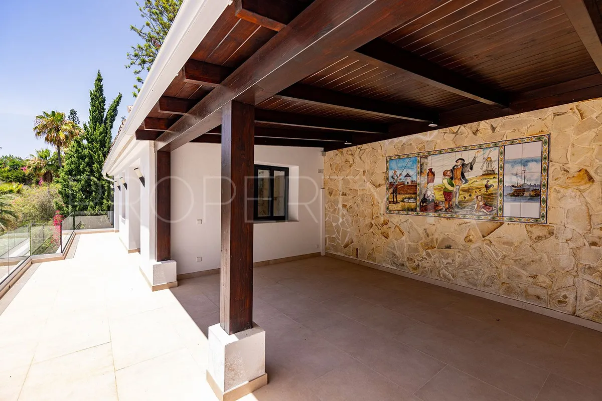 Las Chapas 4 bedrooms villa for sale