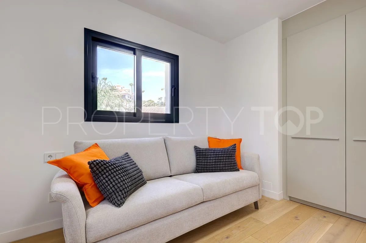 Las Chapas 4 bedrooms villa for sale