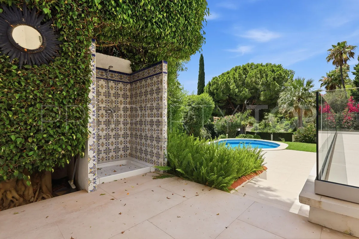 Las Chapas 4 bedrooms villa for sale