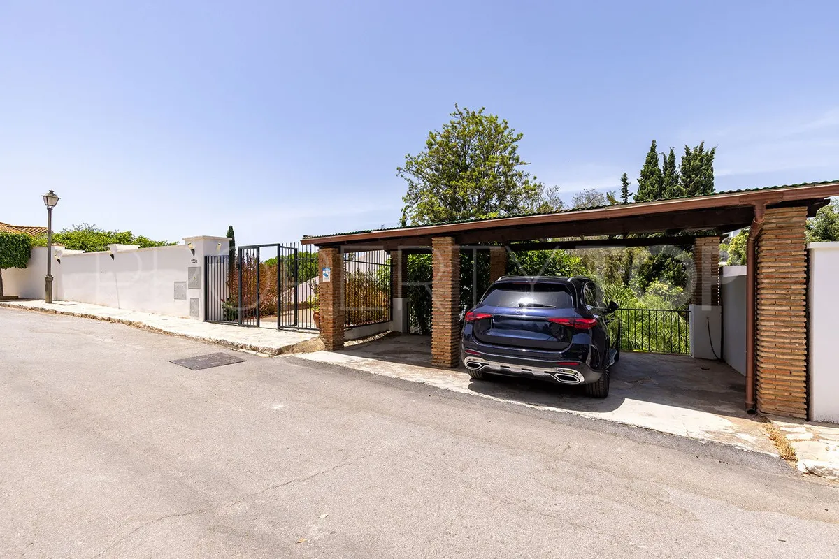 Las Chapas 4 bedrooms villa for sale