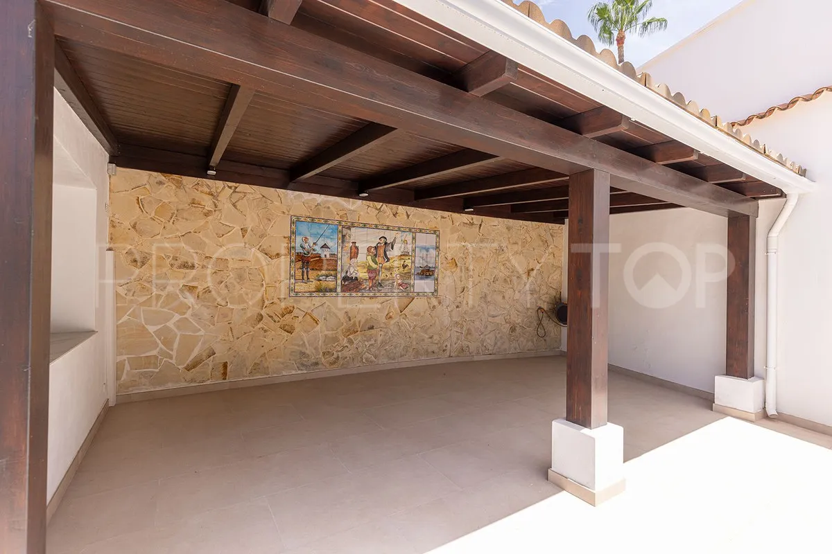 Las Chapas 4 bedrooms villa for sale