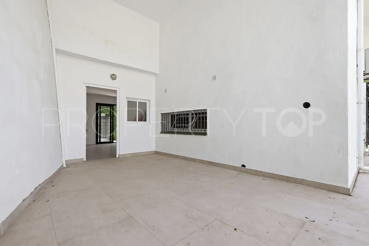 Las Chapas 4 bedrooms villa for sale