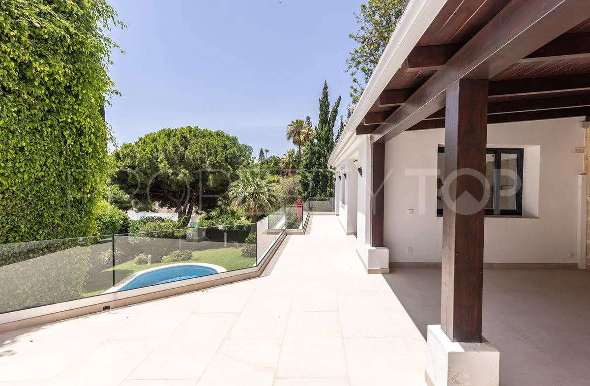 Las Chapas 4 bedrooms villa for sale